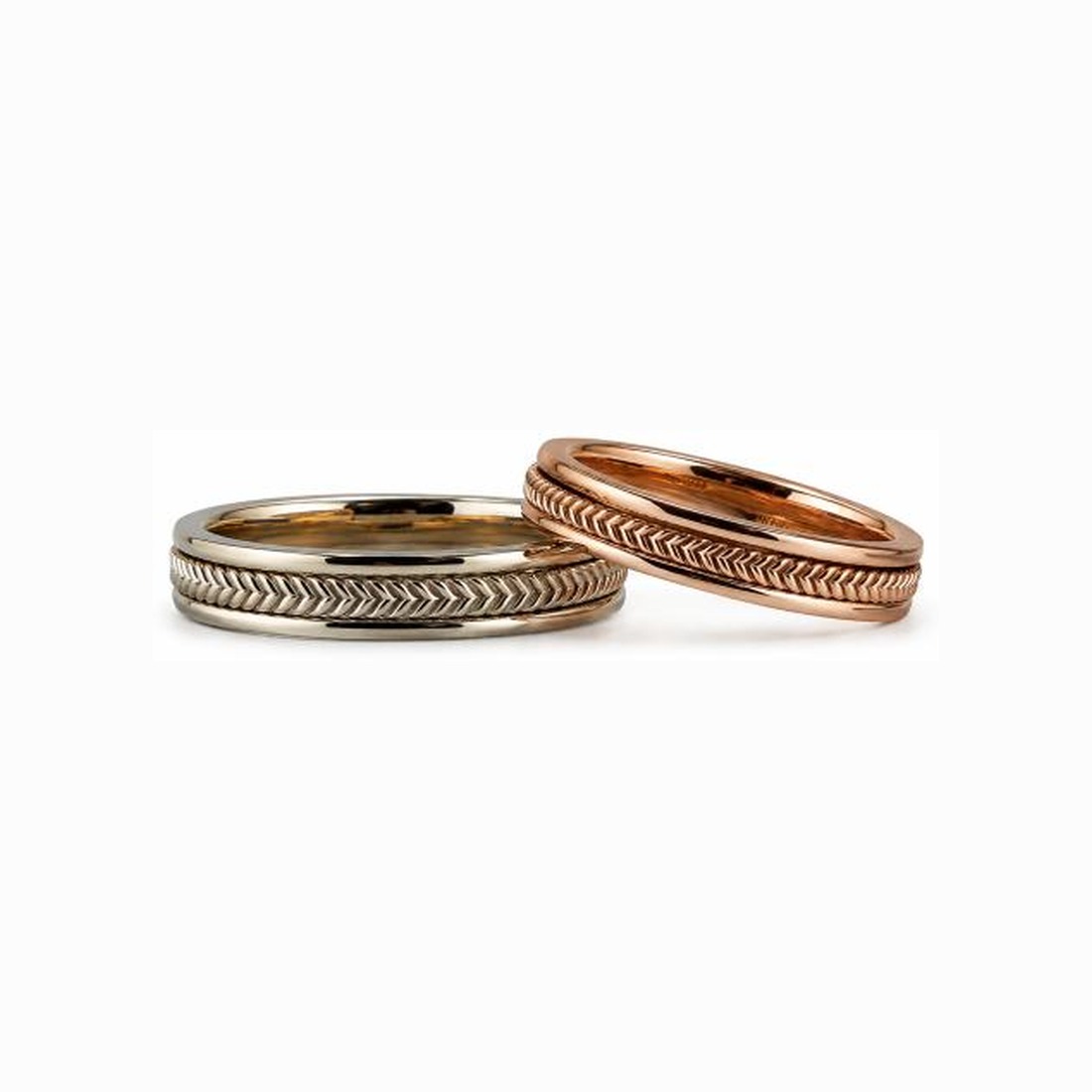 FRAME 2 × ARCHIVE 58 Whale Tail center stone combination ring pair